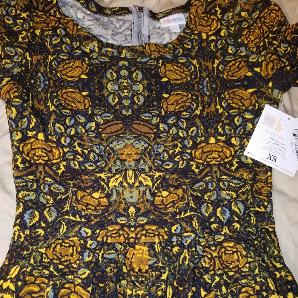 Bnwt lularoe Amelia xs vintage rose print